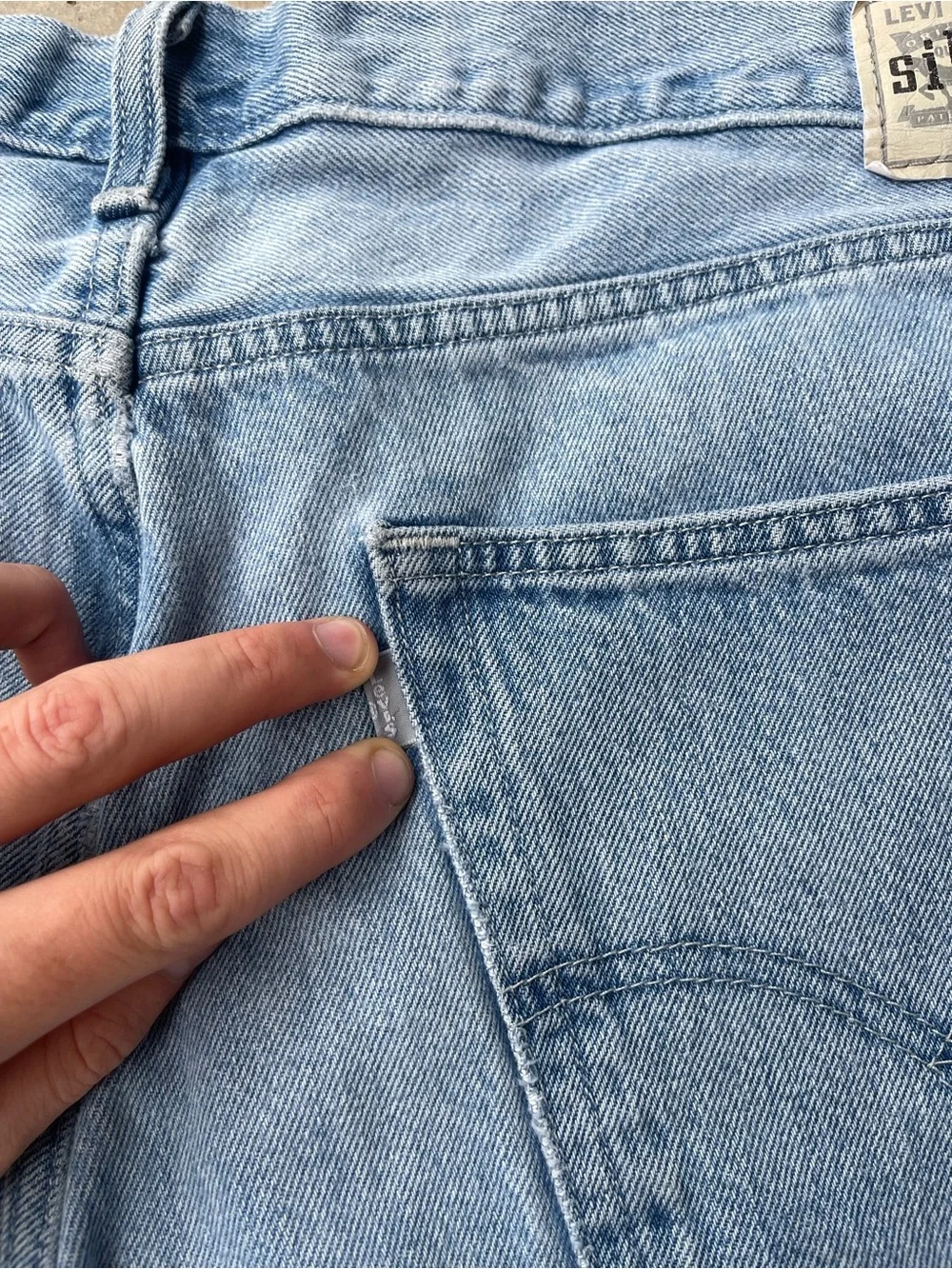 Levis relaxed straight